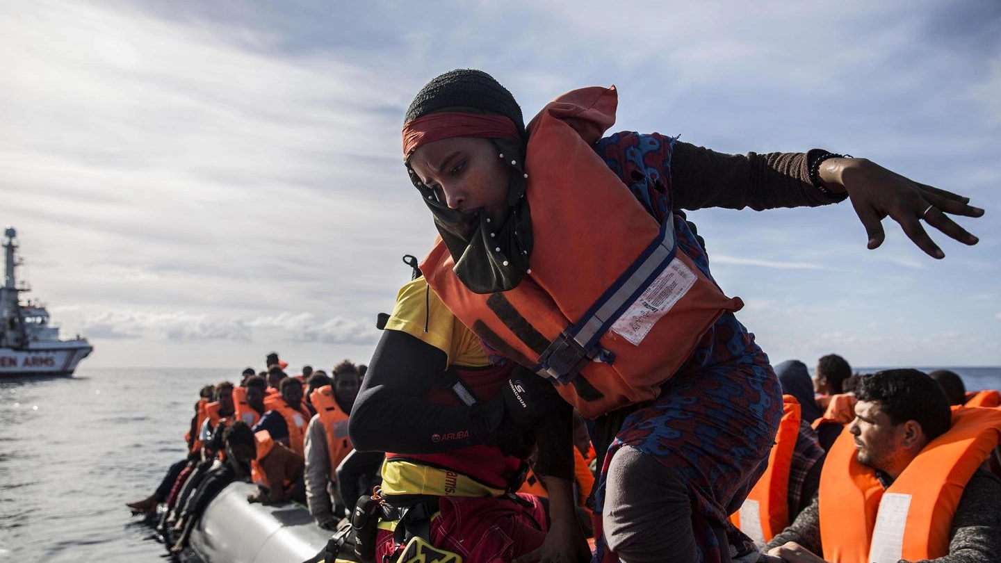 Migranti salvati nel Mediterraneo (Ansa)