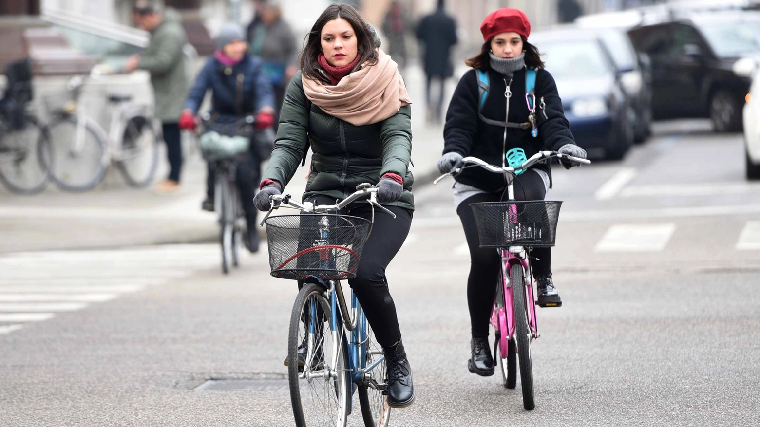 Ragazze in bicicletta (Businesspress)