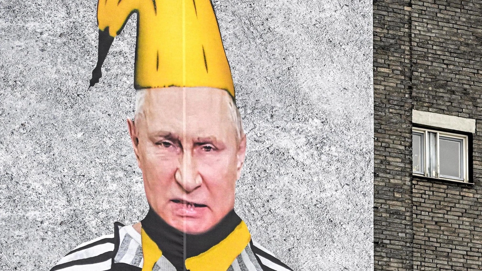 Putin in abiti di prigione a Colonia in un'opera dell'artista Baumgaertel