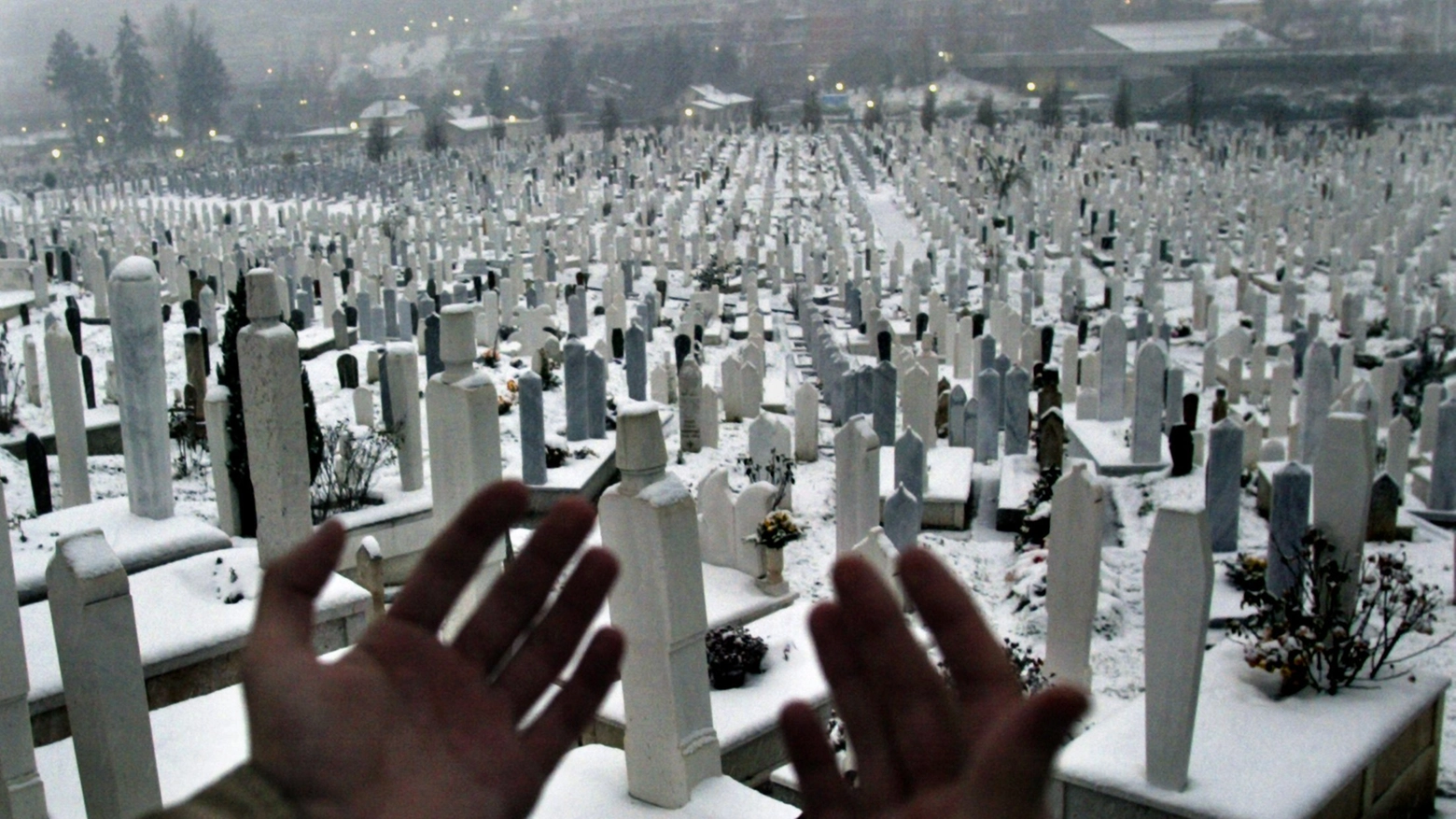 Cimitero di musulmani bosniaci a Sarajevo (Reuters)