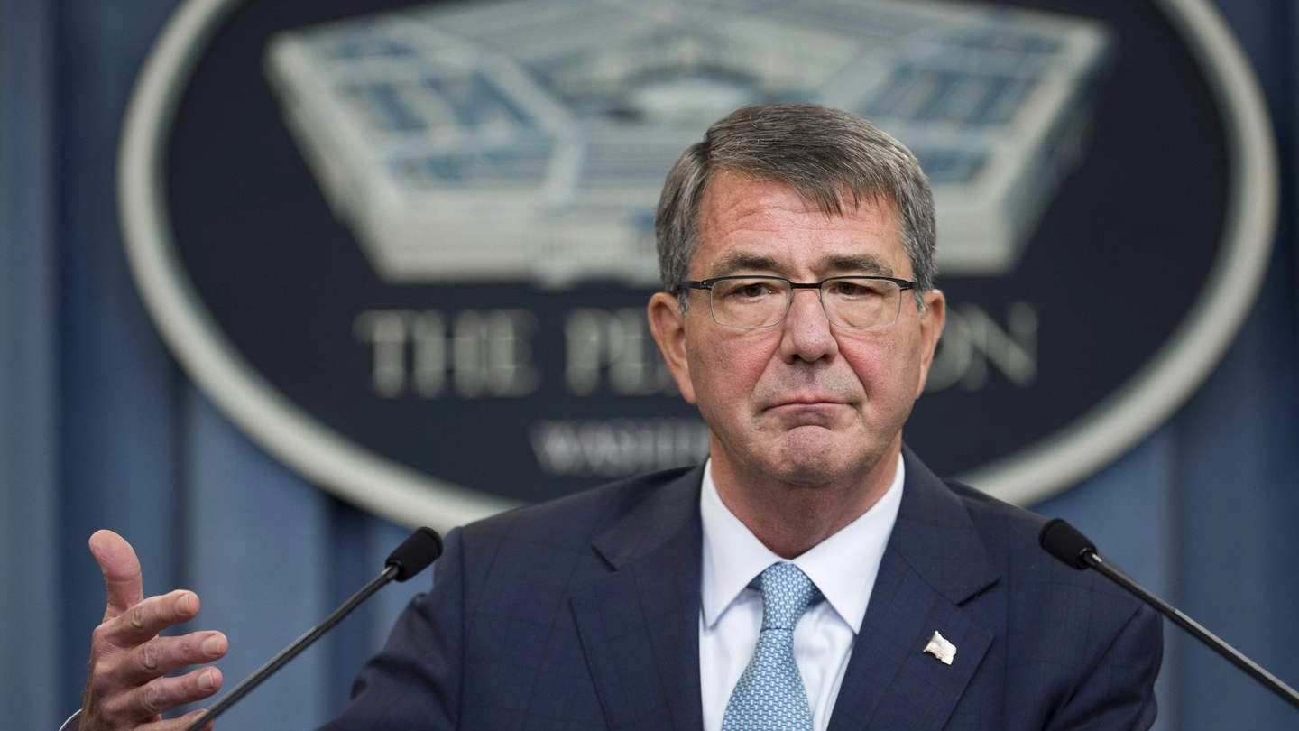 Il capo del Pentagono Ashton Carter annuncia: sì ai transgender nell'esercito (Afp)