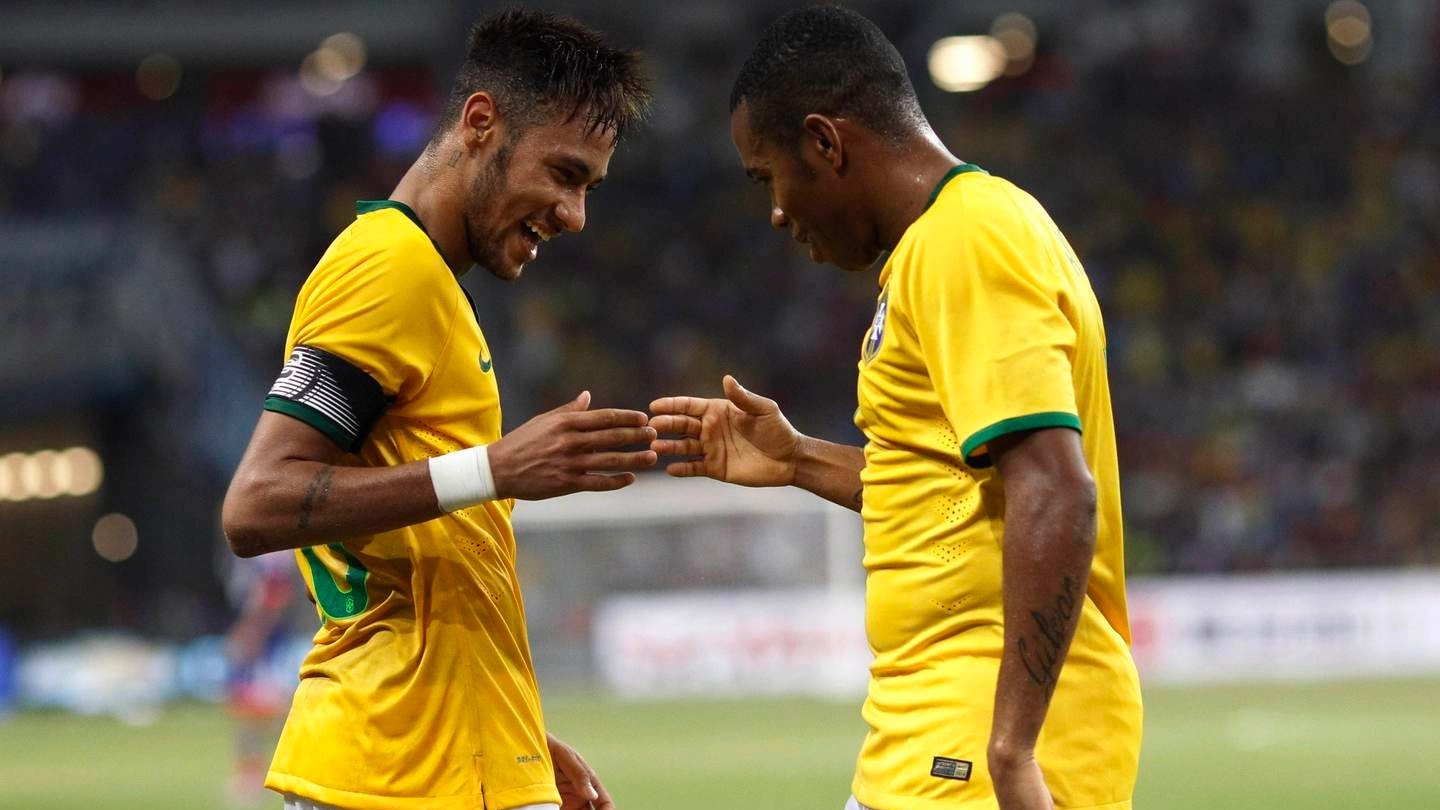 Neymar festeggia con Robinho (Reuters)