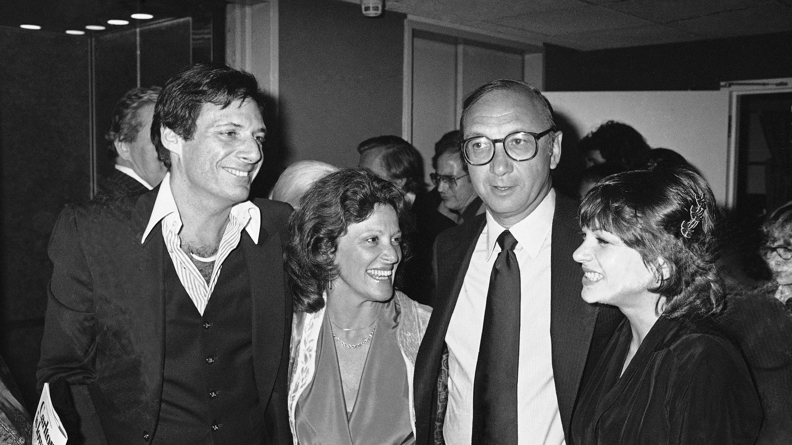 Ron Leibman, sulla sinistra, con Linda Lavin, Neil Simon e Dinah Manoff (Ansa)