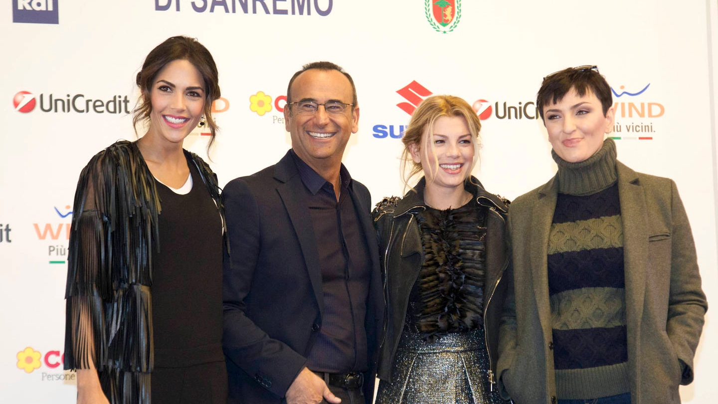 Da sinistra Rocio Morales, Carlo Conti, Emma e Arisa (lapresse)