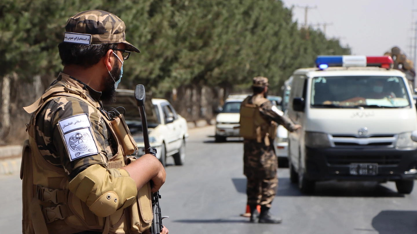 Miliziani talebani a Kabul (Ansa)