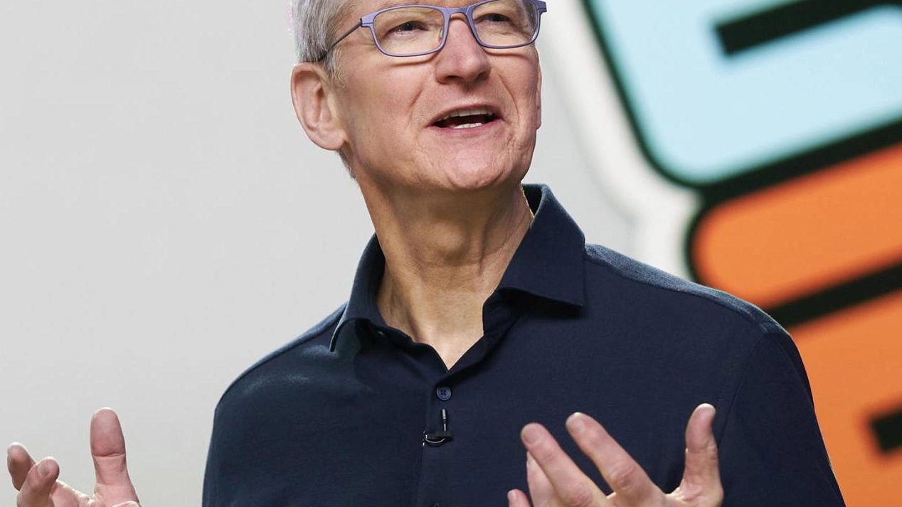 Tim Cook, 60 anni, ingegnere, è amministratore delegato del colosso Apple da dieci anni