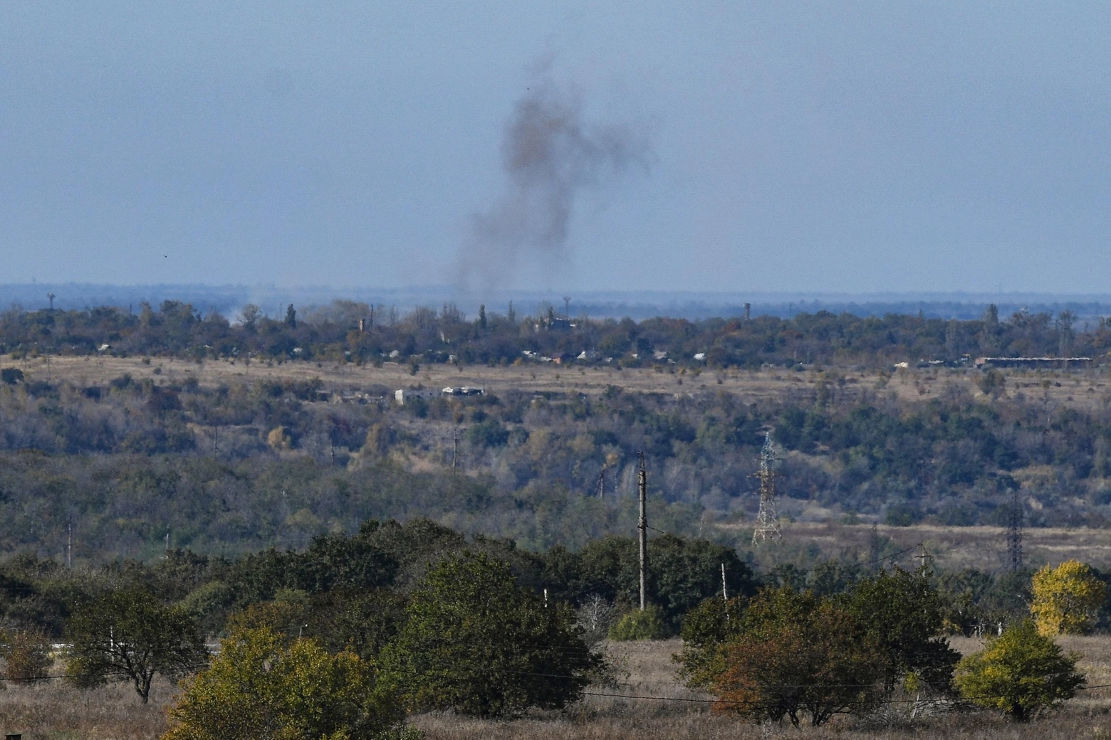 Ucraina, fumo dopo un attacco russo ad Avdiika (Ansa)
