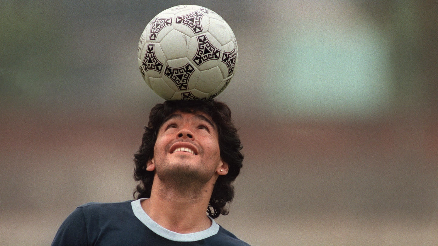 Un giovane Diego Armando Maradona (Ansa)