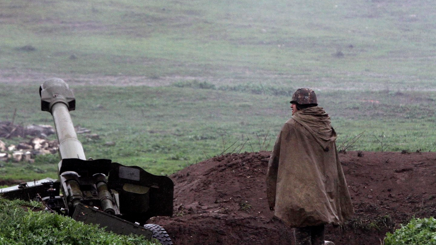 L'artiglieria armena in difesa del Nagorno-Karabakh (Ansa)
