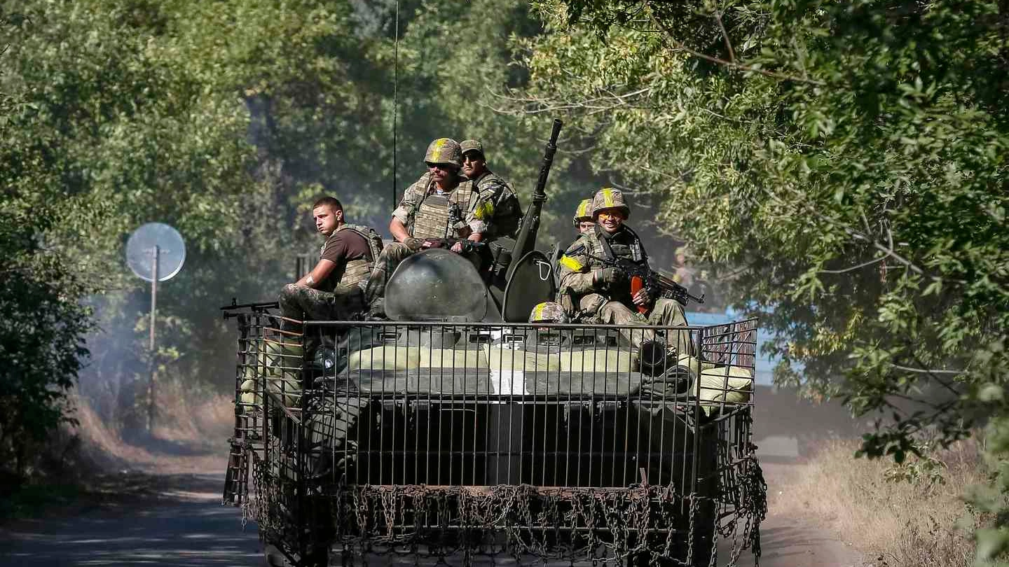 Ucraina, un carro armato di Kiev (Reuters)