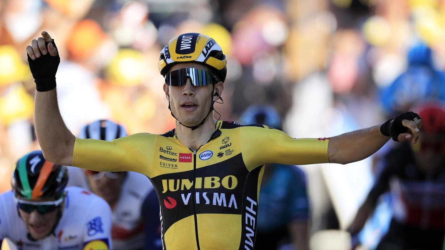 Wout Van Aert vince la tappa 4 del Tour de France 2020 (Ansa)