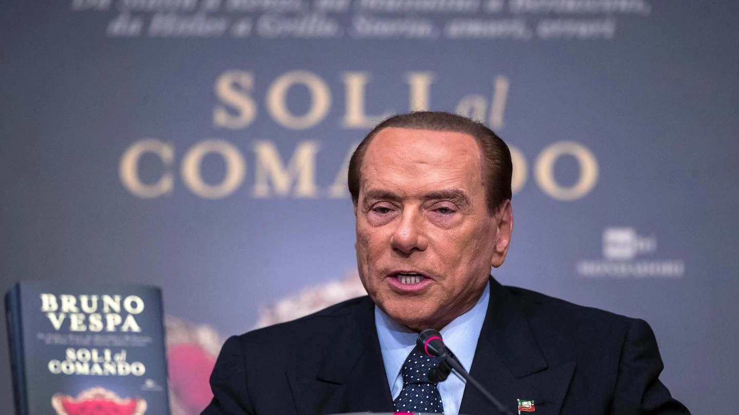 Silvio Berlusconi alla presentazione del libro di Bruno Vespa (foto Ansa)