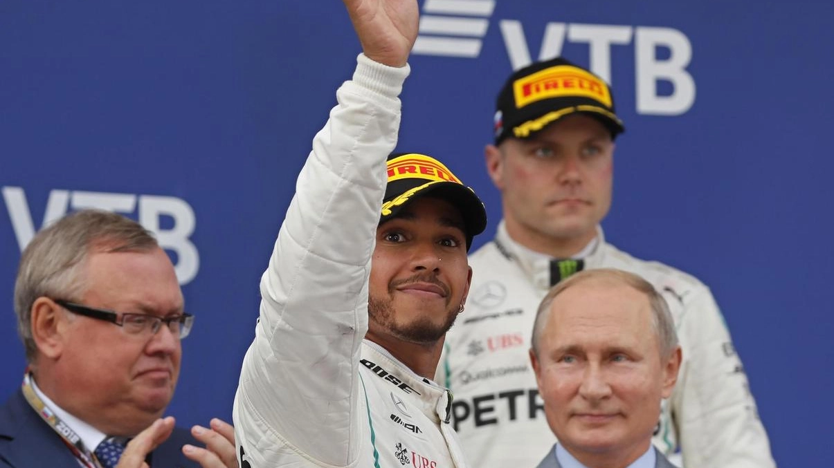 Gp Russia 2018, Lewis Hamilton sul podio (Ansa)