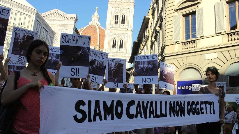Un momento della manifestazione a Firenze