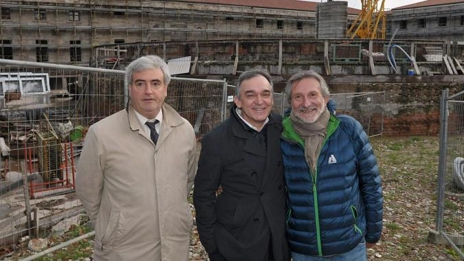 Raffaelli (a sinistra) con il governatore Rossi (al centro) e il sindaco Bellandi