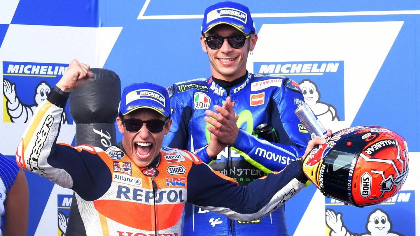 Marquez festeggia la vittoria al MotoGp Australia davanti a Rossi (Ansa)