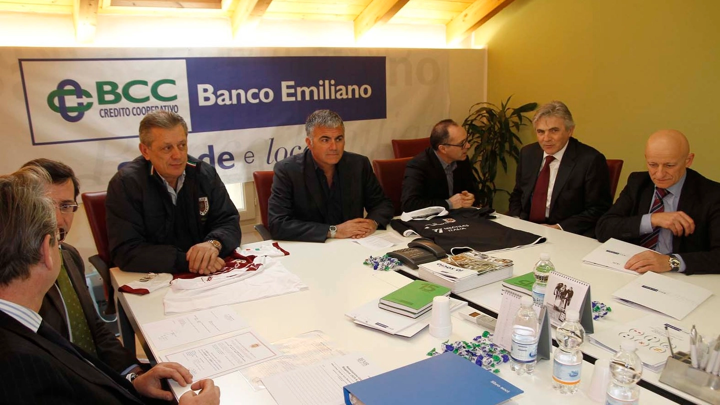 La conferenza stampa che ha ufficializzato il passaggio di azioni granata dal Banco Emiliano alla Mectiles 