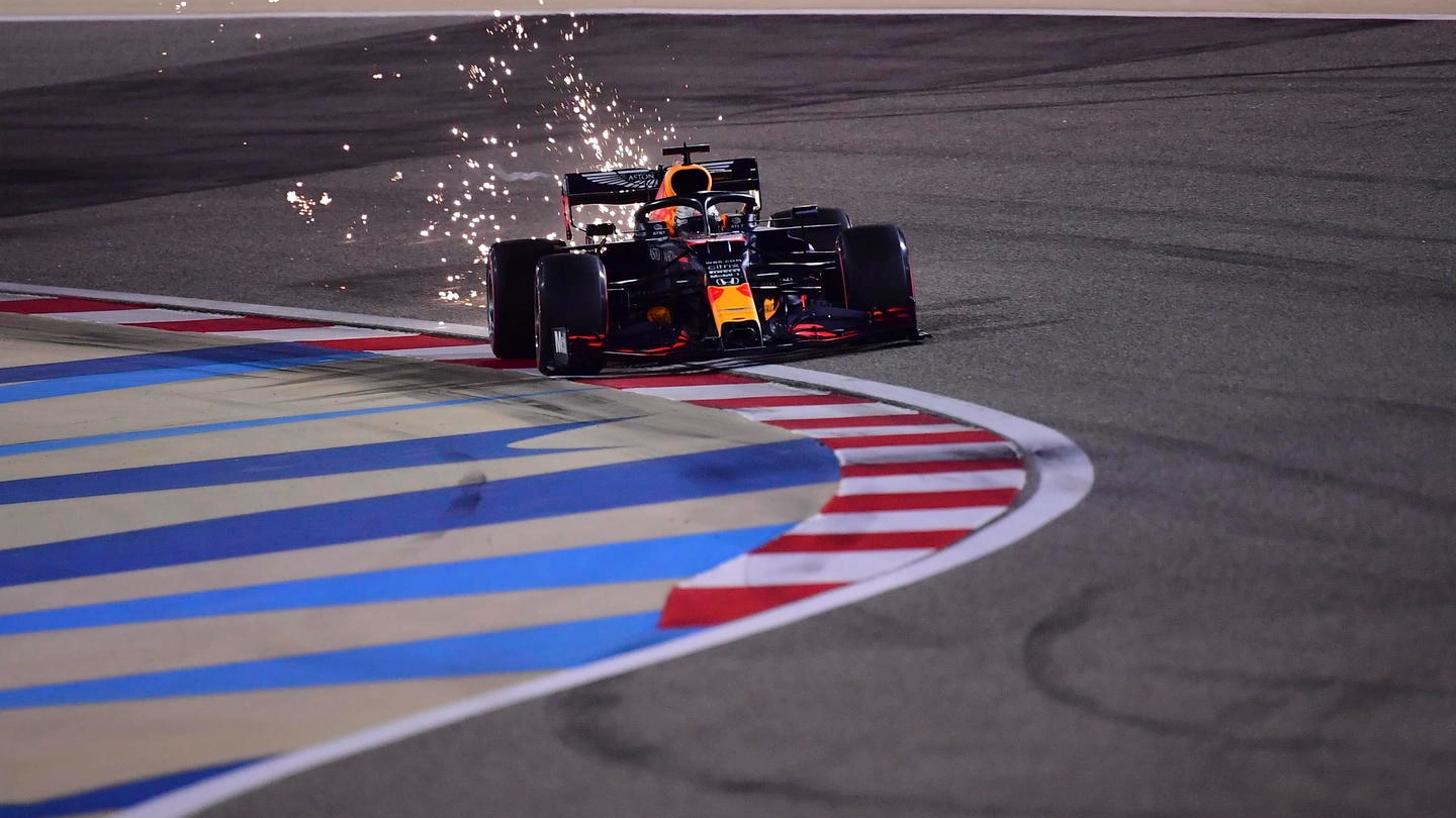 Max Verstappen sul circuito di Abu Dhabi (Ansa)
