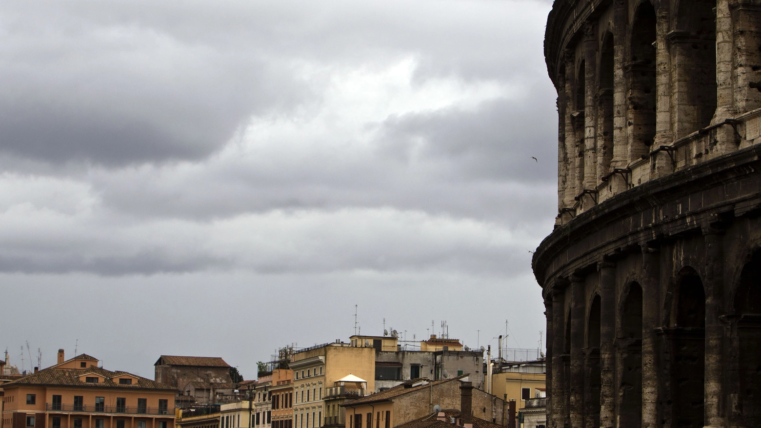 Nubi e deboli piogge a Roma