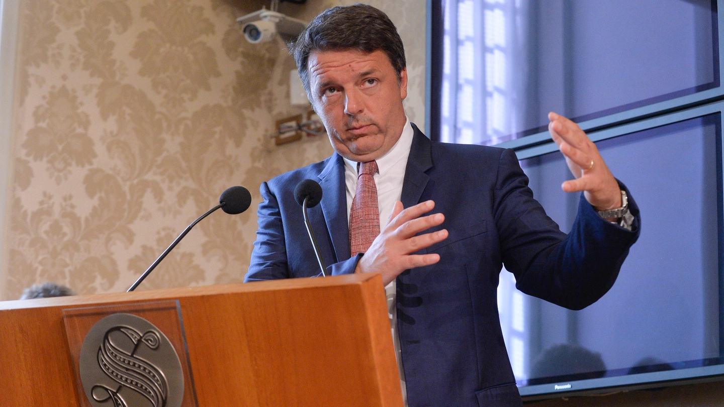 Matteo Renzi in conferenza stampa (Imagoeconomica)