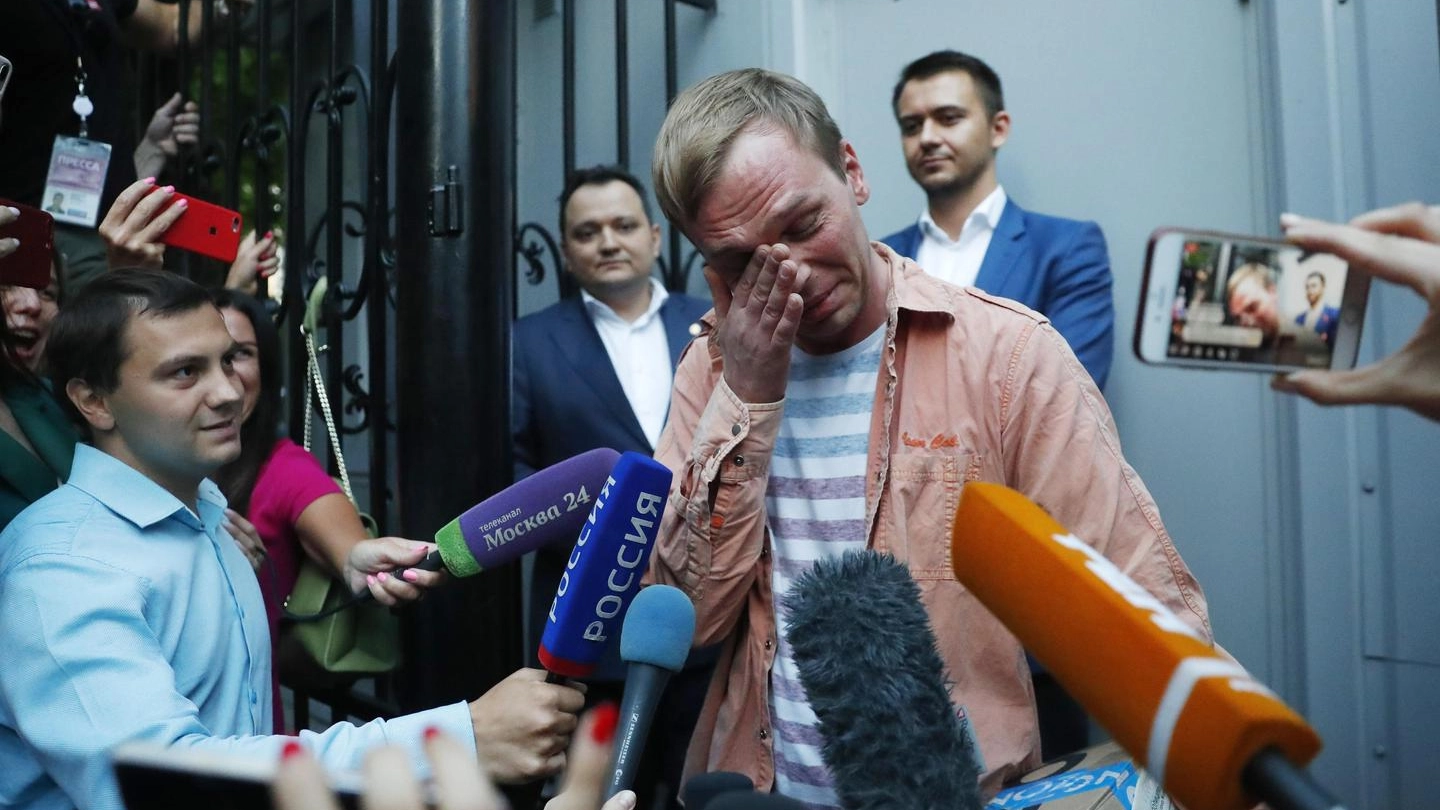 Mosca, libero il giornalista investigativo Ivan Golunov (Ansa Ap)