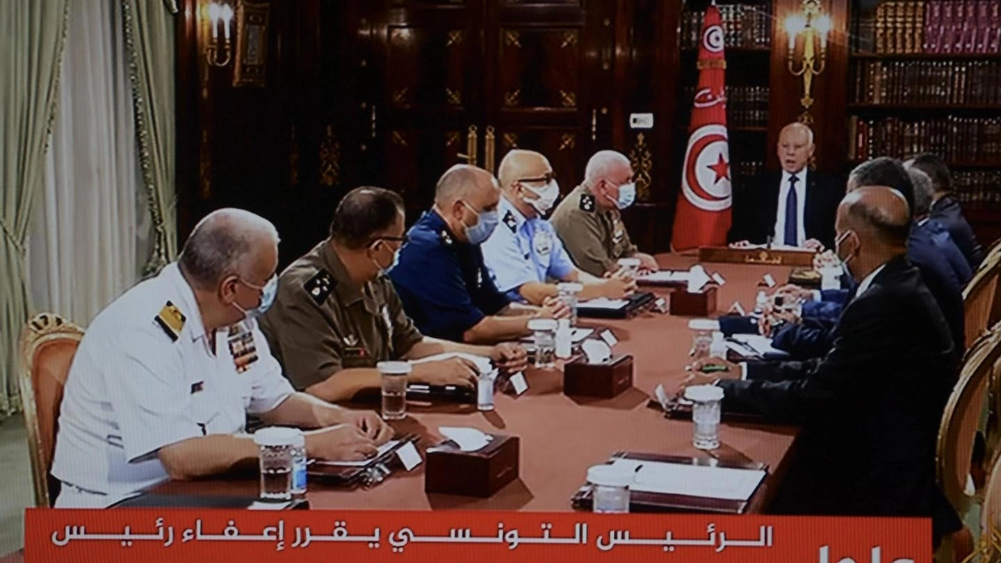 Tunisia, il presidente Saied licenza il premier (Ansa)