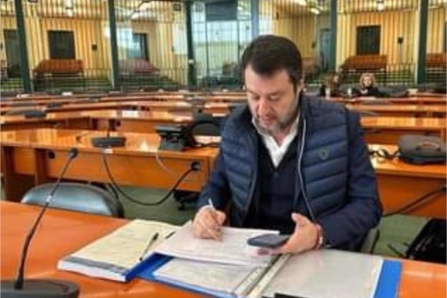  Matteo Salvini posta una foto dall'Aula bunker di Palermo (Ansa)