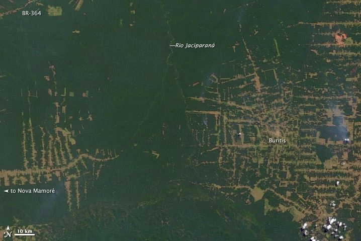 Foto satellitare scattata nel 2000 sulla foresta amazzonica nello stato di Rondônia (Nasa)