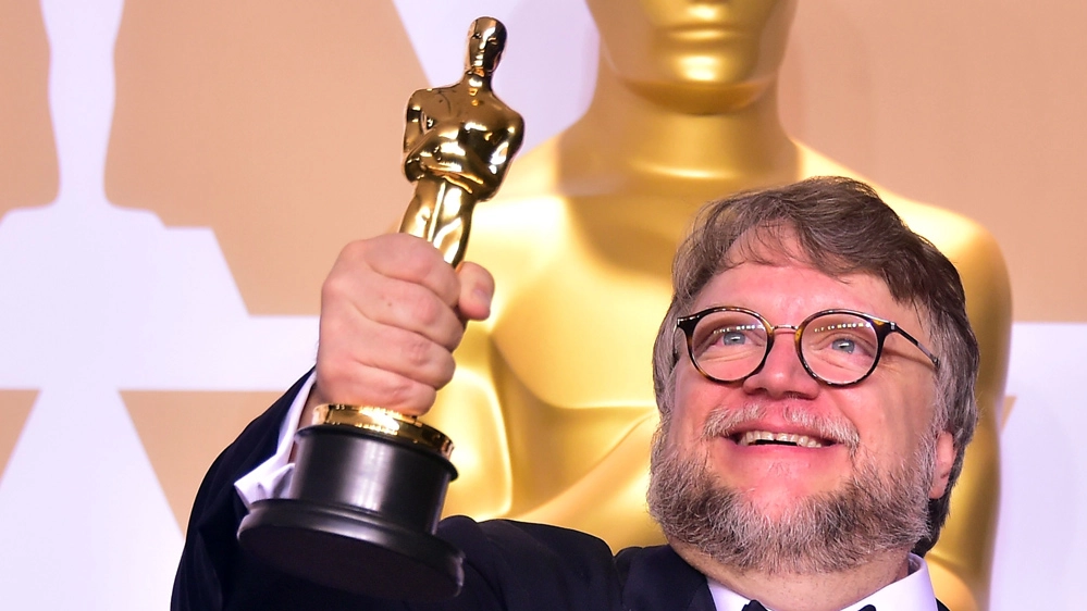 Guillermo del Toro con l'Oscar vinto nel 2018 (LaPresse)