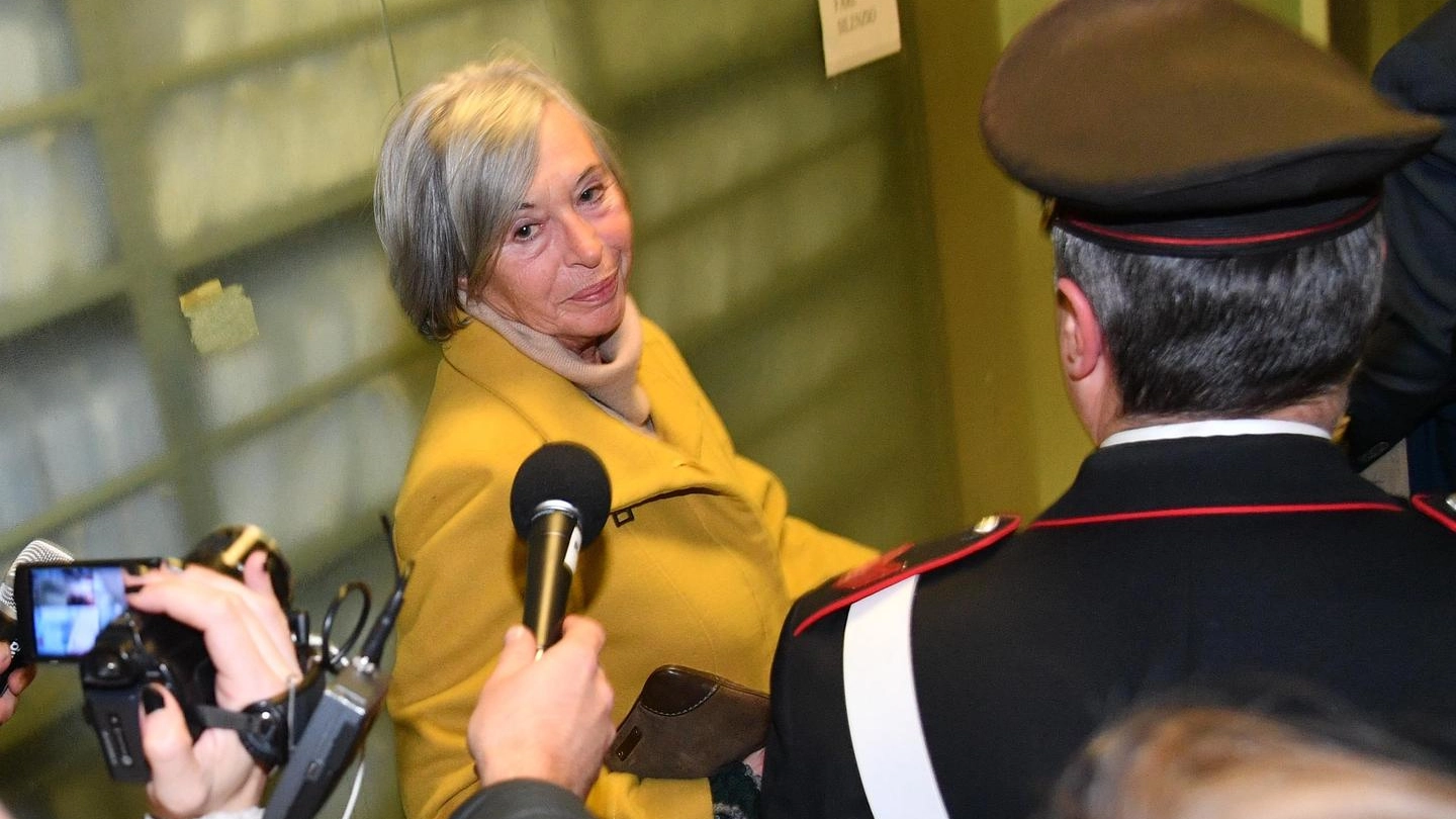 L'ex sindaco di Genova Marta Vincenzi fuori dall'aula (Ansa)