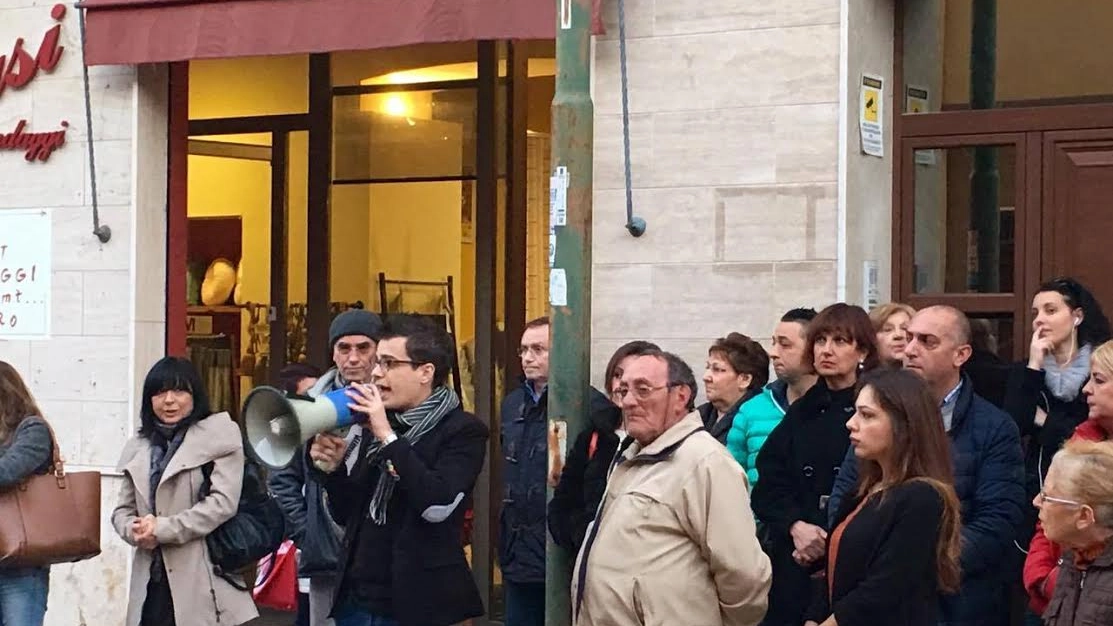 Un momento della protesta con Enrico Rizzi