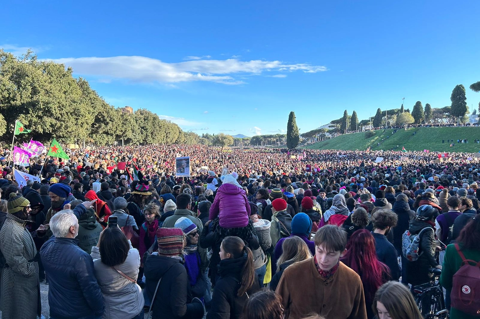 Giornata internazionale contro la violenza sulle donne, in migliaia al Circo Massimo a Roma