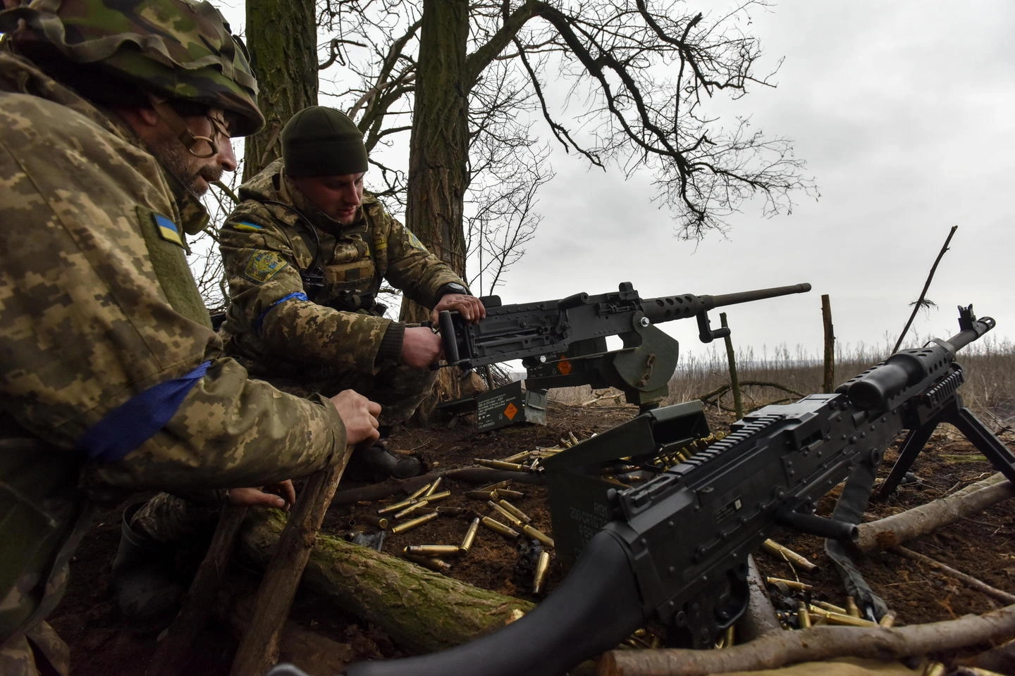 Militari ucraini in azione nella regione del Donetsk (Ansa)