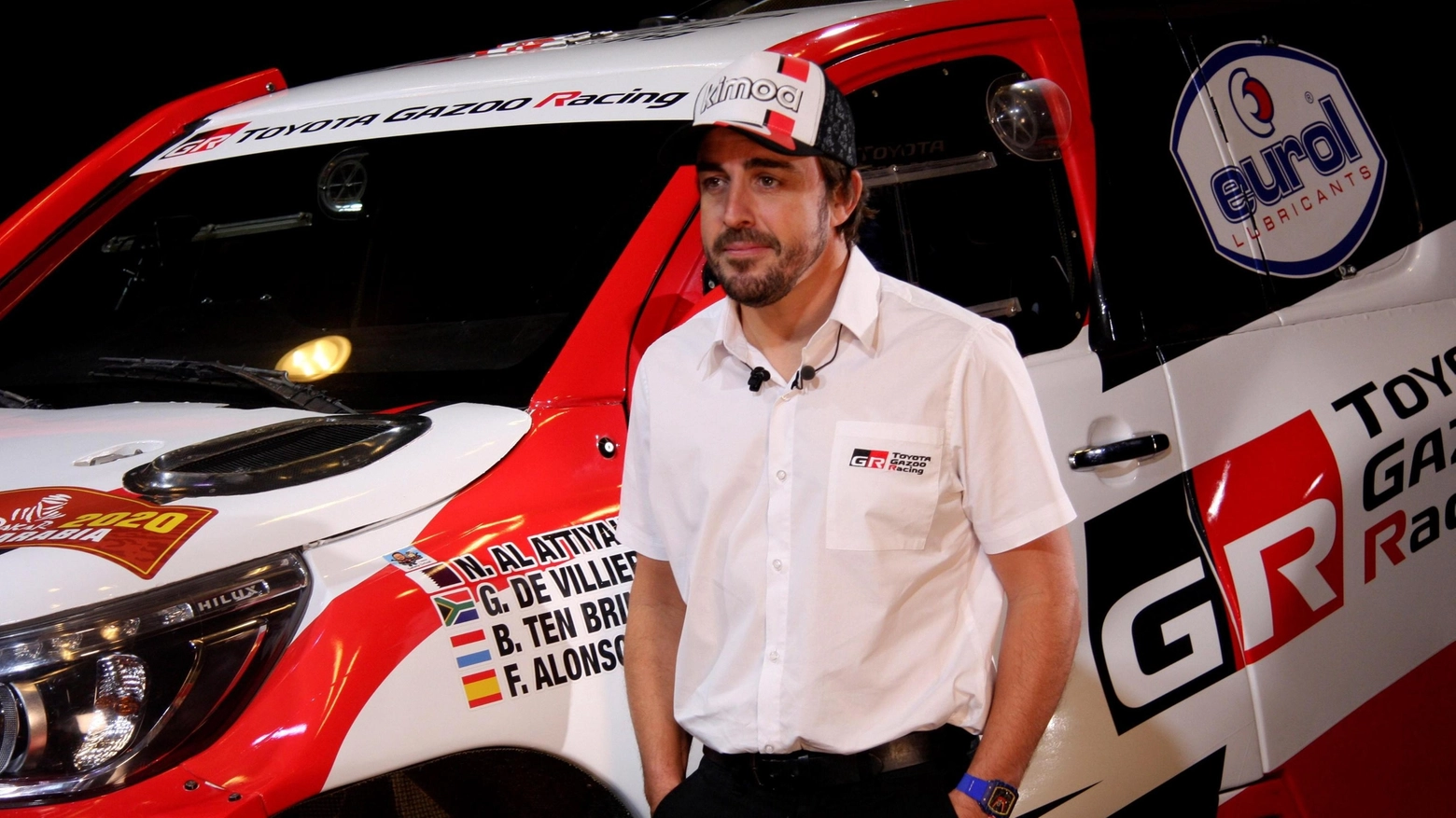 Fernando Alonso accanto alla Toyota