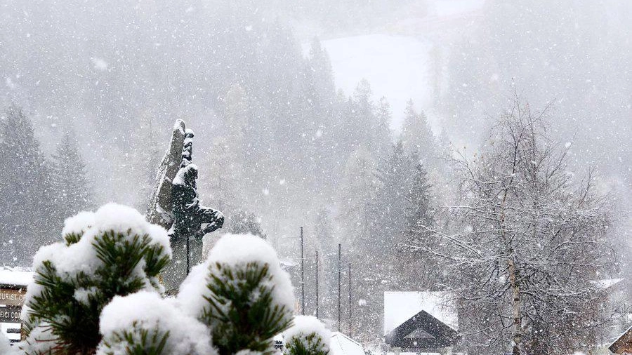 Previsioni meteo, neve sulle Alpi. Foto: Madonna di Campiglio il 19 novembre (Ansa)
