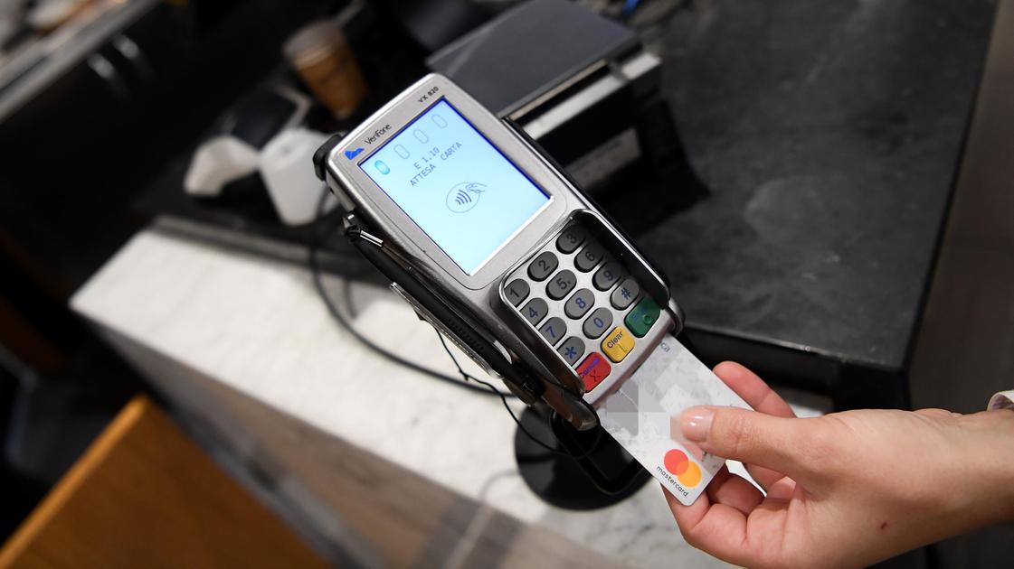 Credit cards, Visa and MasterCard are considering the increase in commissions