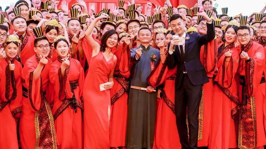 Jack Ma festeggia le coppie di sposi Alibaba