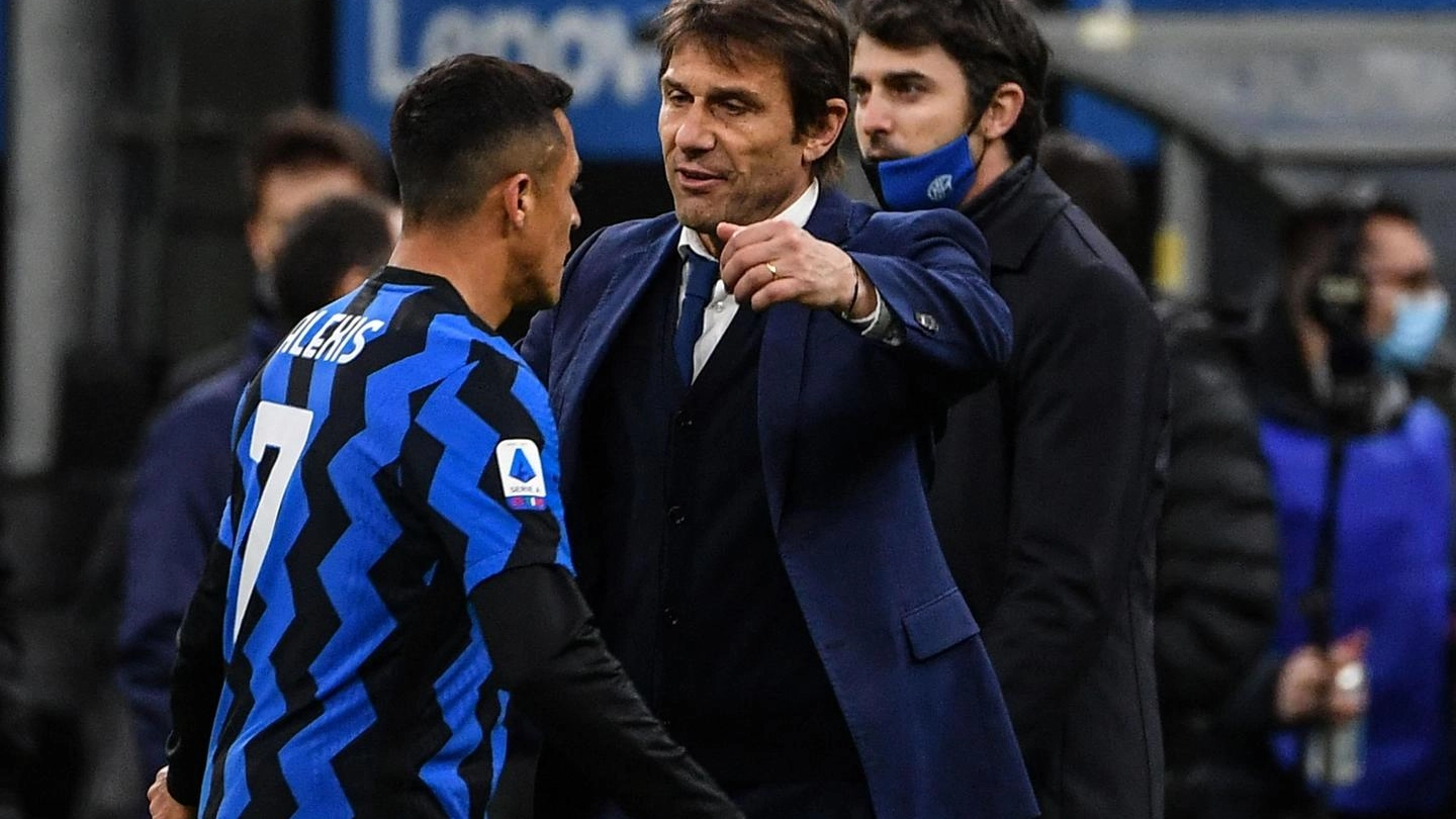 Inter, Antonio Conte abbraccia Alexis Sanchez (Ansa)
