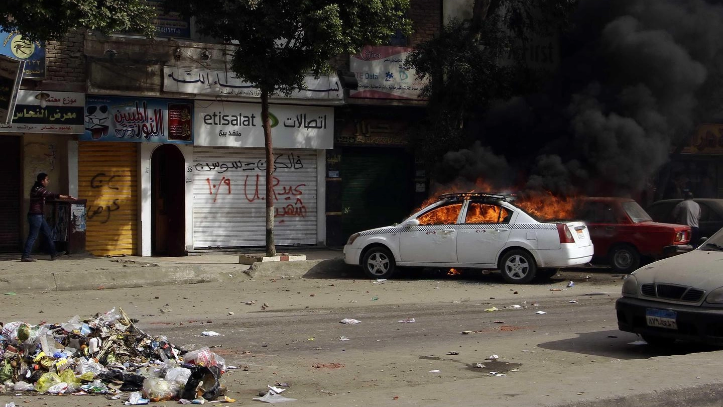 Disordini in Egitto nell'anniversario della rivolta anti Mubarak (Ansa)