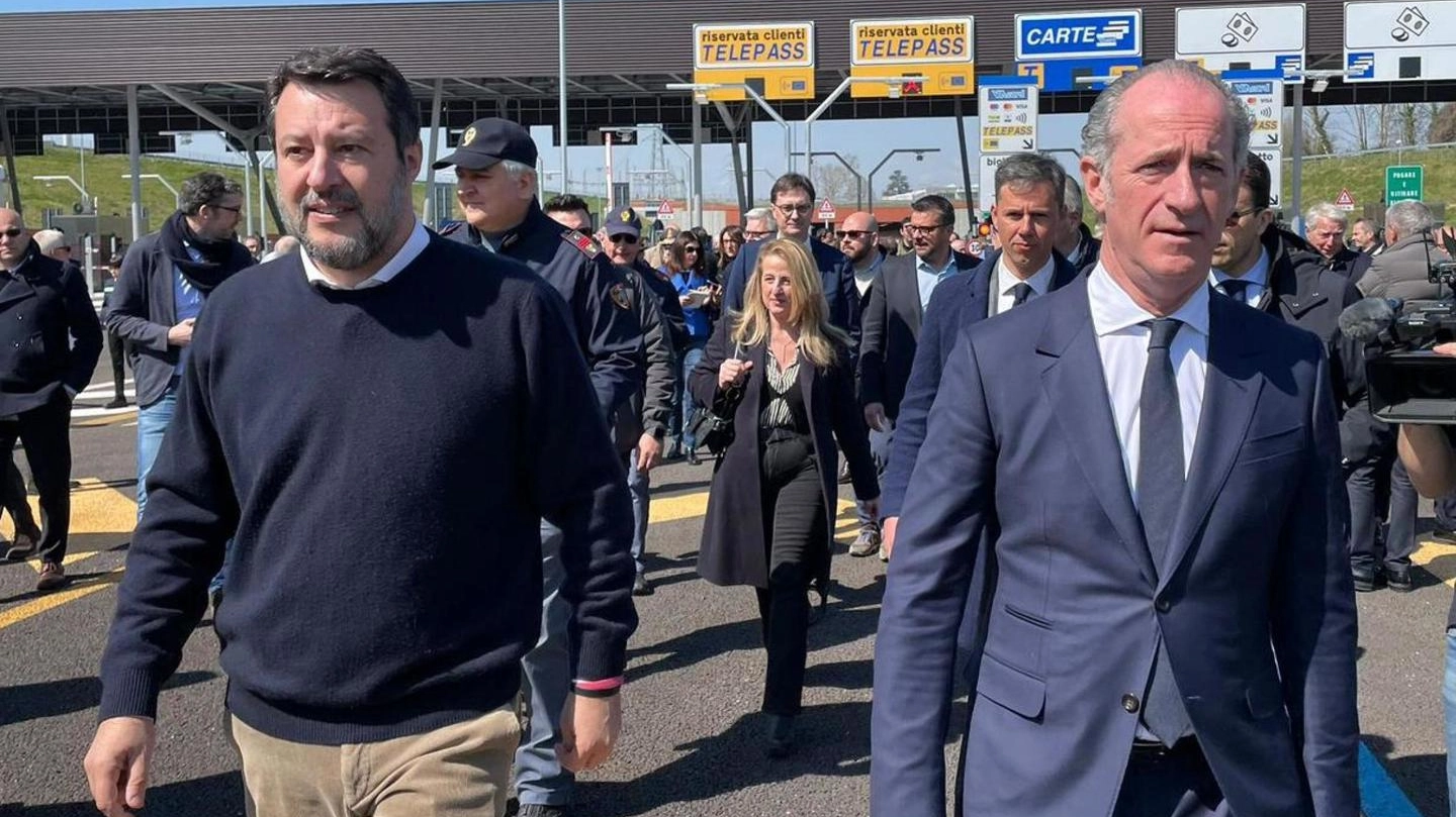Il leader della Lega Matteo Salvini, 50 anni, e il governatore veneto Luca Zaia (55)
