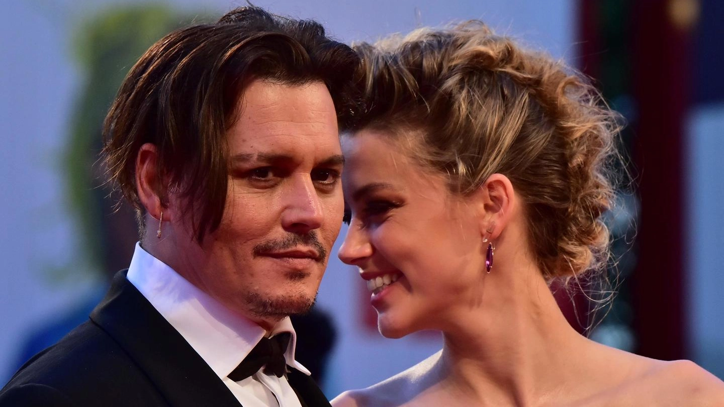 Johnny Depp con l'ex moglie Amber Heard (Ansa)