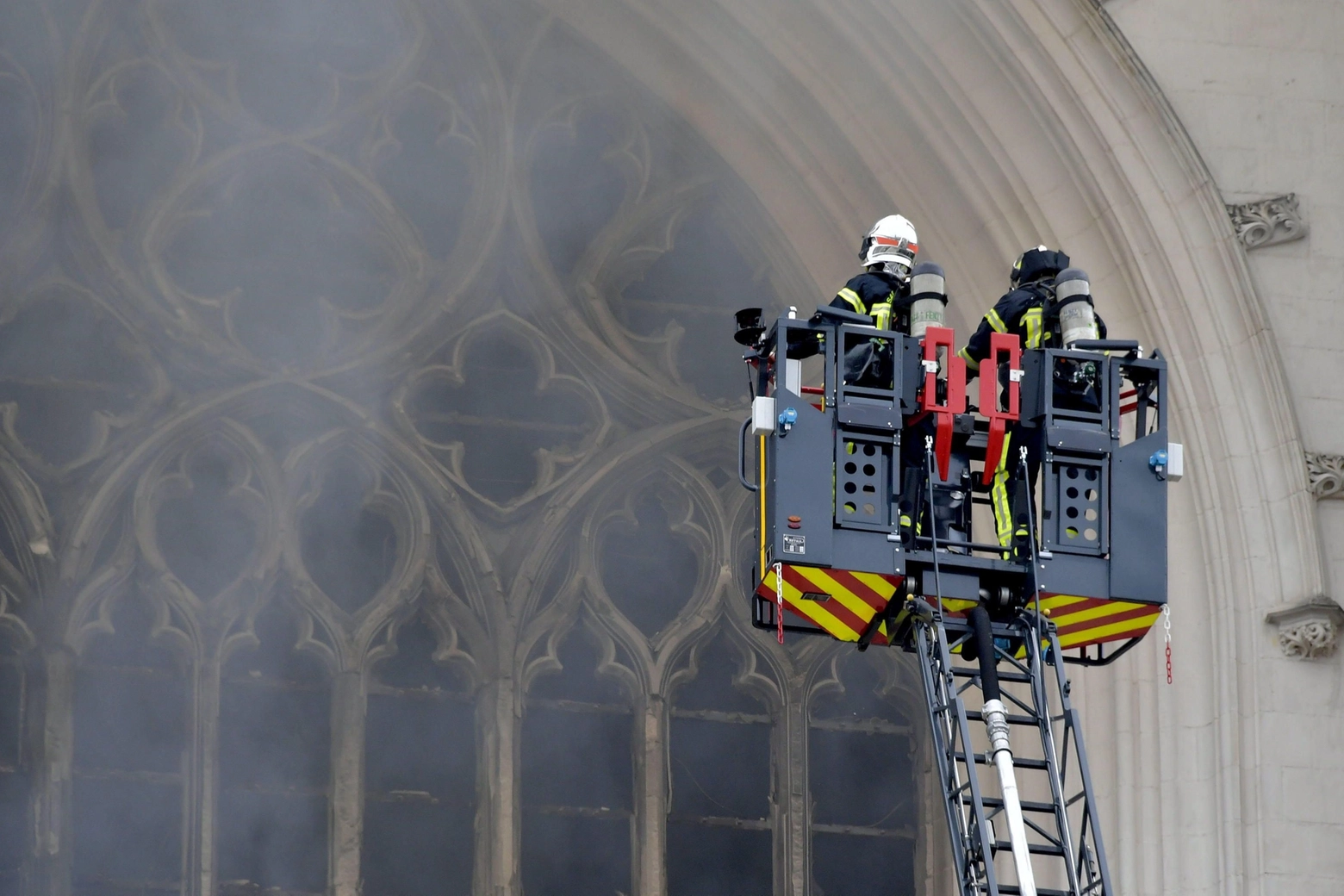 Incendio alla cattedrale di Nantes (ansa)