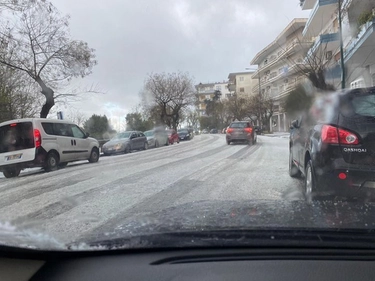Maltempo, grandine e neve a Napoli e sul Vesuvio: stop aliscafi per le isole /VIDEO