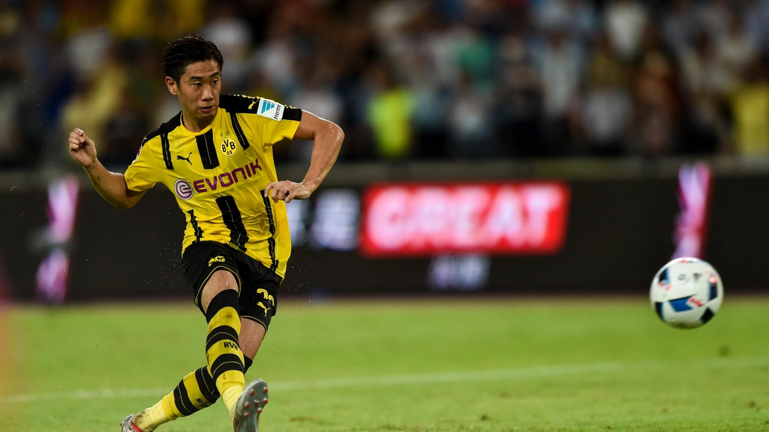 Shinji Kagawa, in gol nel 3-0 del Borussia Dortmund sull'Amburgo 