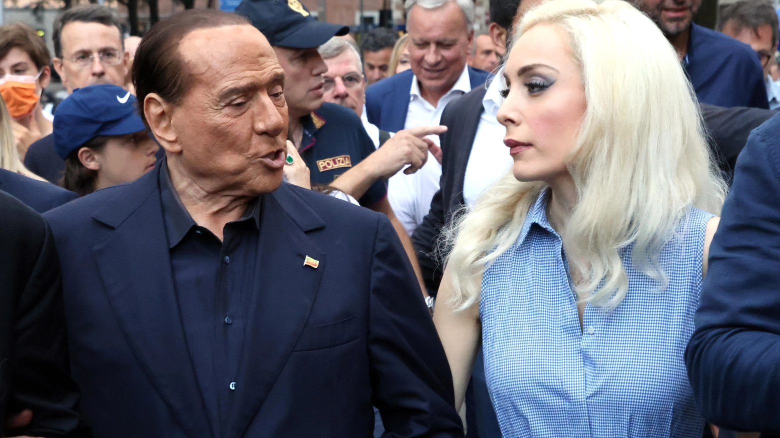 Silvio Berlusconi e la compagna Marta Fascina, candidata in Sicilia (Ansa)
