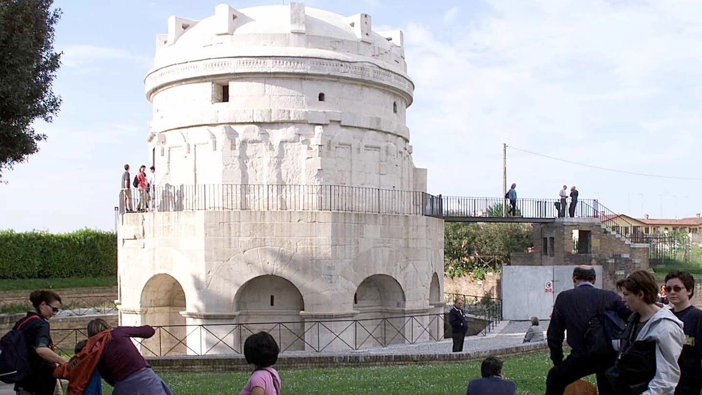 Il mausoleo di Teodorico, uno dei monumenti-simbolo di Ravenna (Zani)