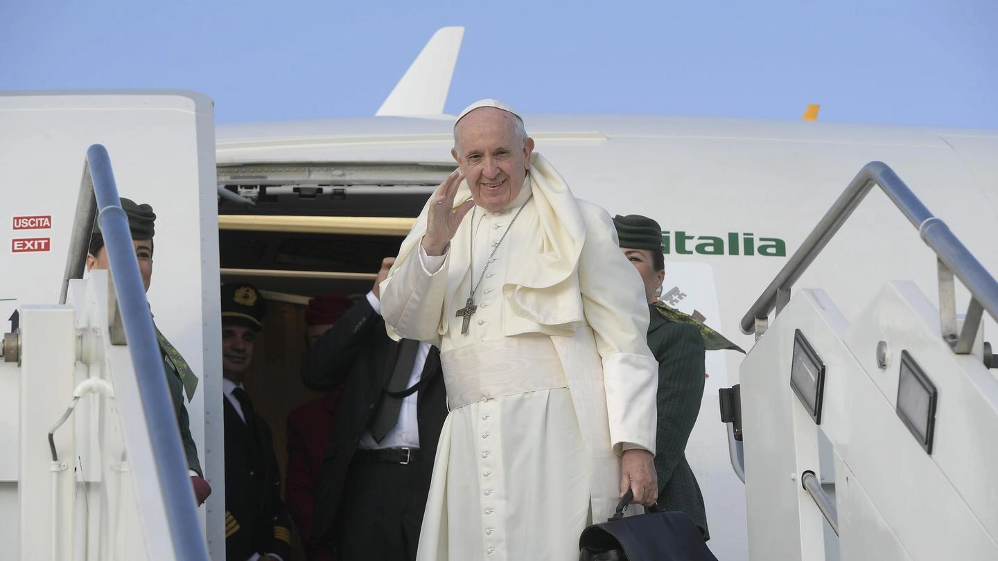 Papa: sarà in Iraq dal 5 all' 8 marzo 2021 (Ansa)