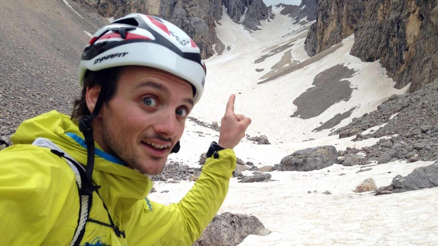 L'alpinista Andrea Zambaldi morto sull'Himalaya (Ansa/ Facebook)