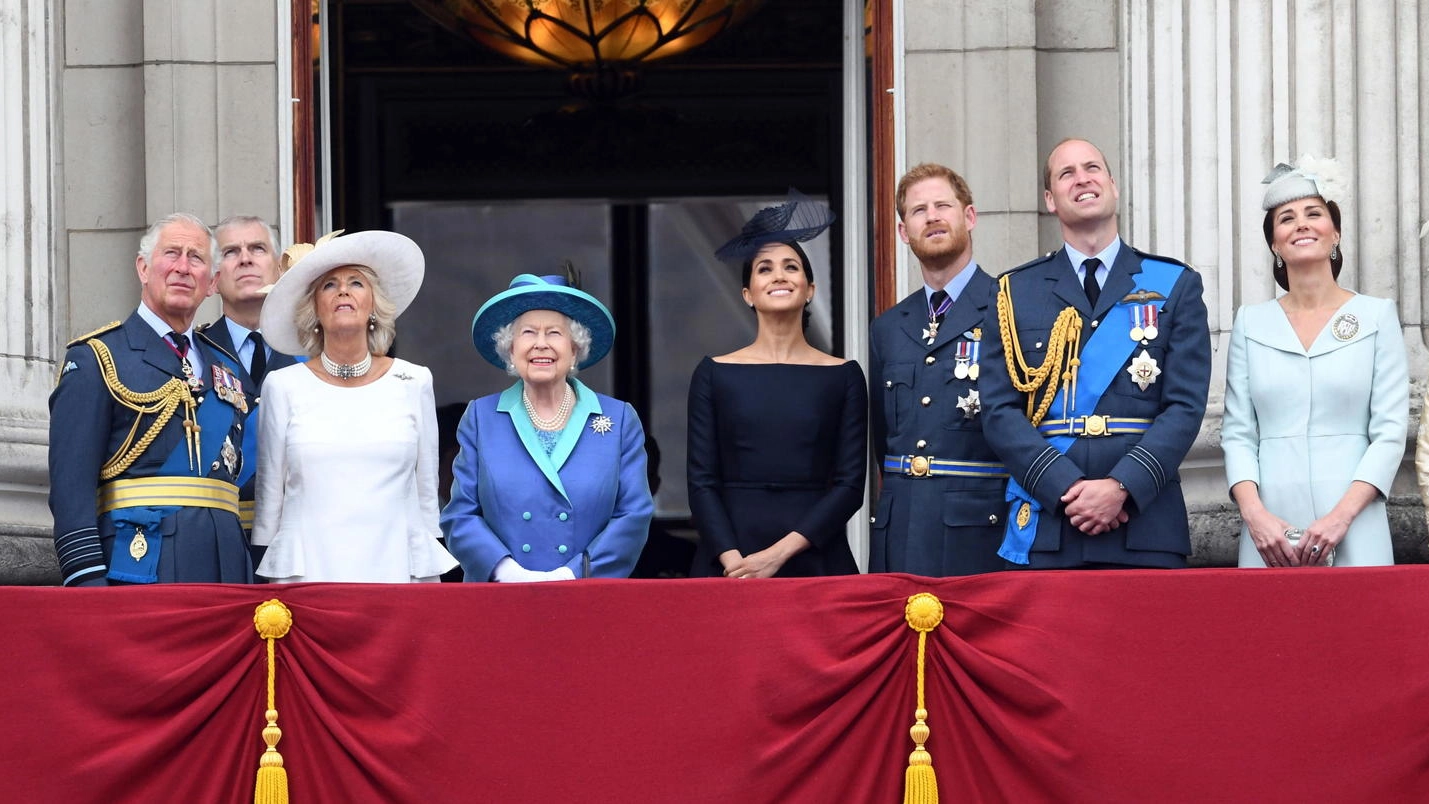 I principi Harry e William con le rispettive moglie a un evento della corona (Ansa)