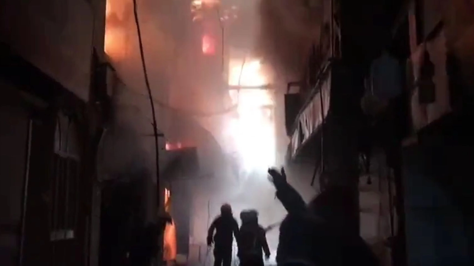 Il Gran Bazar di Teheran in fiamme 